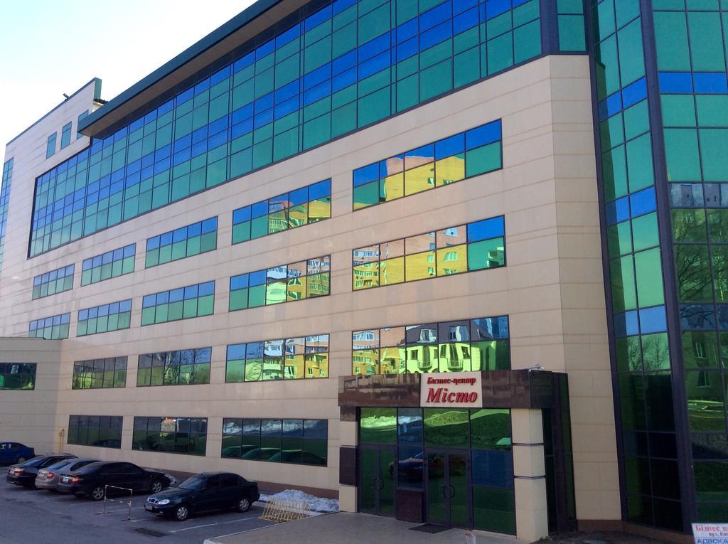 Business Hotel Kharkiv Extérieur photo