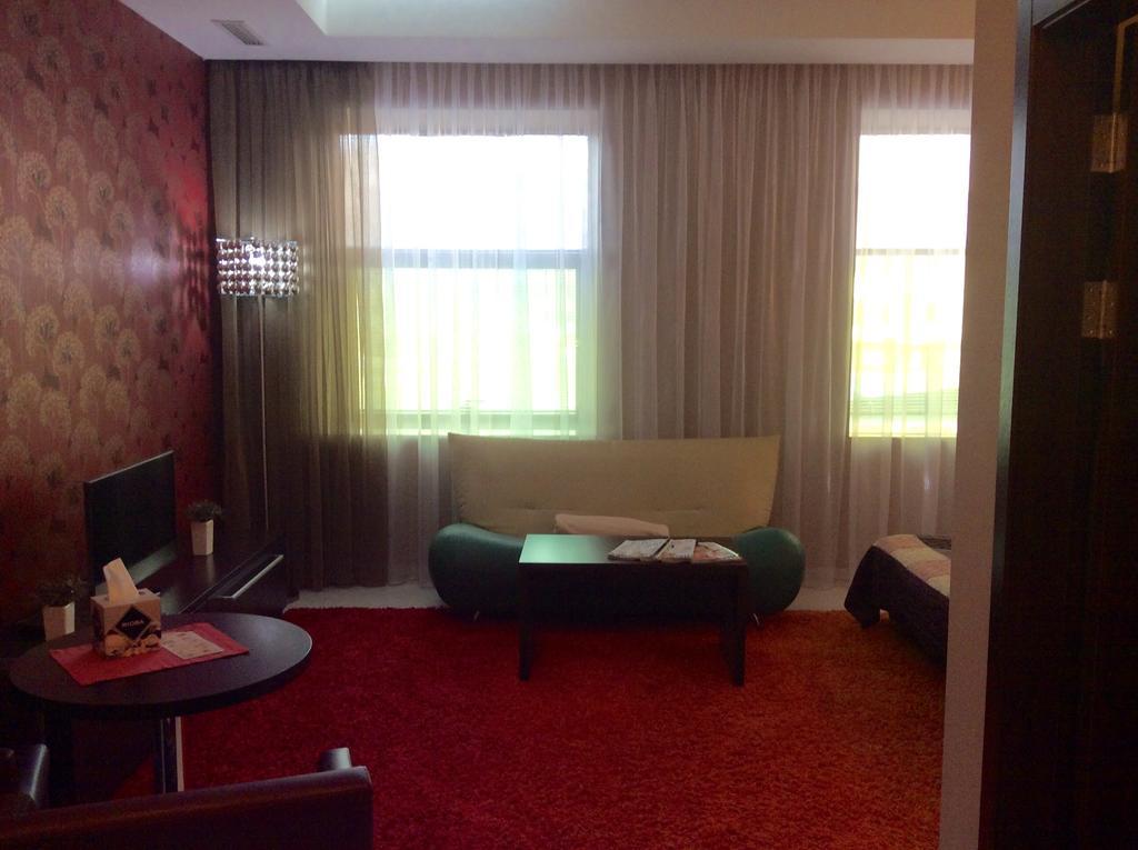 Business Hotel Kharkiv Extérieur photo