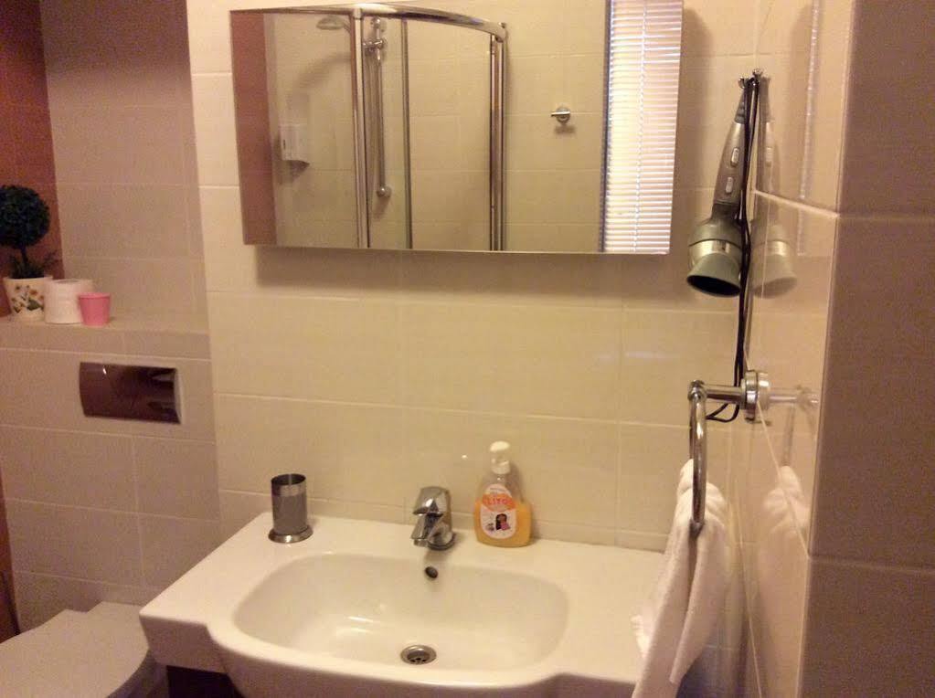 Business Hotel Kharkiv Extérieur photo