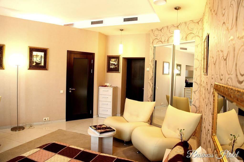 Business Hotel Kharkiv Extérieur photo