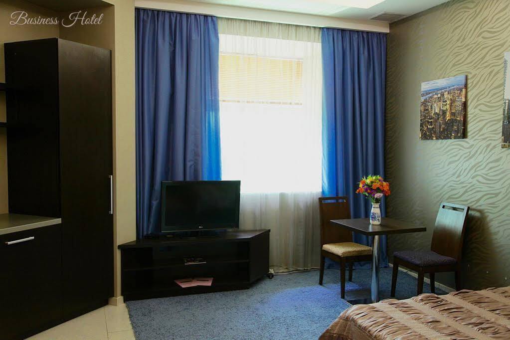 Business Hotel Kharkiv Extérieur photo