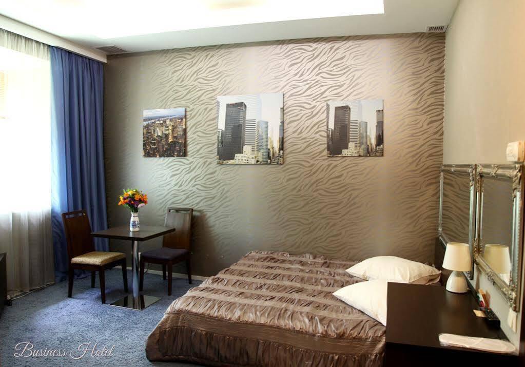 Business Hotel Kharkiv Extérieur photo